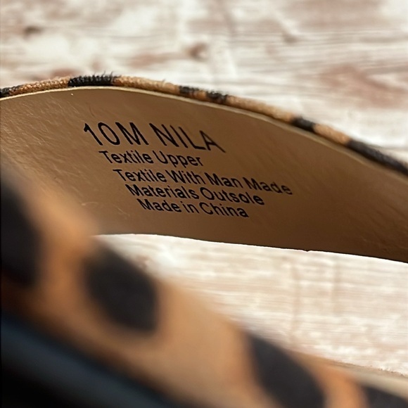 Cushionaire Nila Cheetah Pattern Sandals 10M - Picture 9 of 9